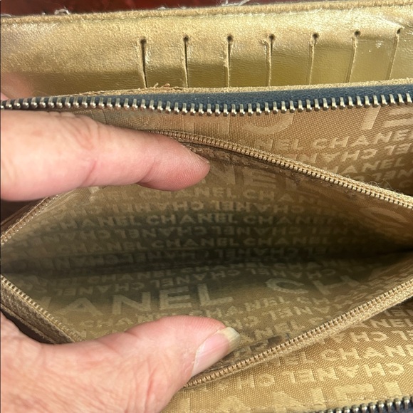 Chanel Denim Wallet - 100% Authentic - Picture 5 of 11